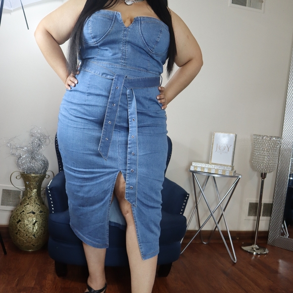 The "ALL Eyes On Me" Denim Midi Dress - Picture 2 of 13